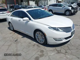 2016 Lincoln MKZ z VIN 3LN6L2G93GR603015, wystawiony jako IAAI lot #42520759 z przebiegiem 118 845 mil mil oraz . Historia ofert i sprzedaży dostępna na DreamBid. Obrazek 1.
