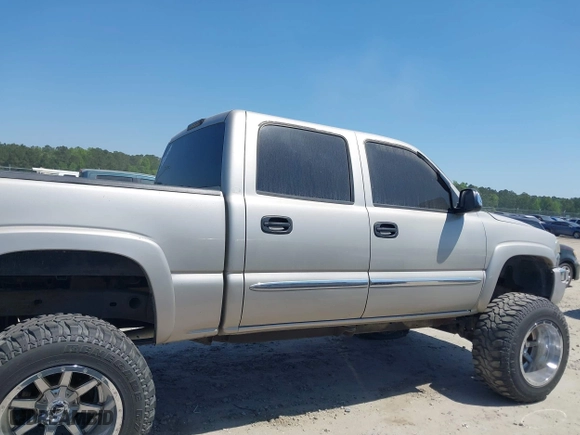 2004 GMC Sierra 1500 Crew Cab SLE with VIN 2GTEK13T241337808, listed as a IAAI auction lot 42024616 with 1 mi miles. Bid and sale history available at carsss.com. Image 12.