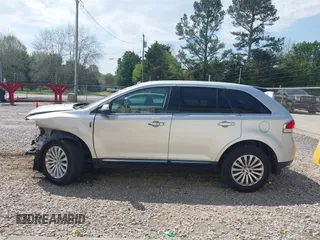 2011 Lincoln MKX with VIN 2LMDJ6JK6BBJ24034, listed as a IAAI auction lot 42006915 with 141,755 mi miles. Bid and sale history available at carsss.com. Image 15.