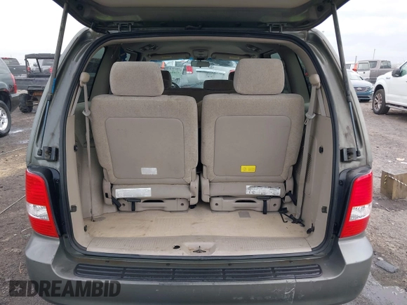 2005 Kia Sedona LX with VIN KNDUP132656734193, listed as a IAAI auction lot 41892342 with 91,768 mi miles. Bid and sale history available at carsss.com. Image 17.