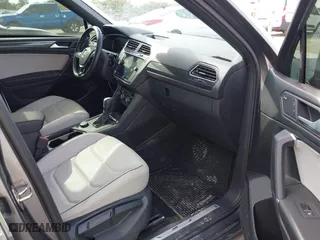 2020 Volkswagen Tiguan SEL Premium R-Line with VIN 3VV4B7AX2LM150484, listed as a IAAI auction lot 40675784 with 37,757 mi miles. Bid and sale history available at carsss.com. Image 5.
