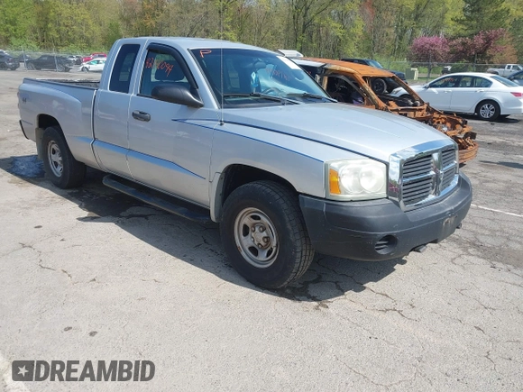 2005 Dodge Dakota ST with VIN 1D7HW22K35S129167, listed as a IAAI auction lot 42190094 with 121,215 mi miles. Bid and sale history available at carsss.com. Image 1.