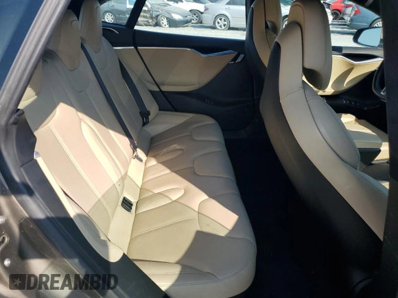 2017 Tesla Model S 100D z VIN 5YJSA1E2XHF173740, wystawiony jako Copart lot #62233125 z przebiegiem 73 932 mil mil oraz Szkoda całkowita • Salvage title. Historia ofert i sprzedaży dostępna na DreamBid. Obrazek 10.