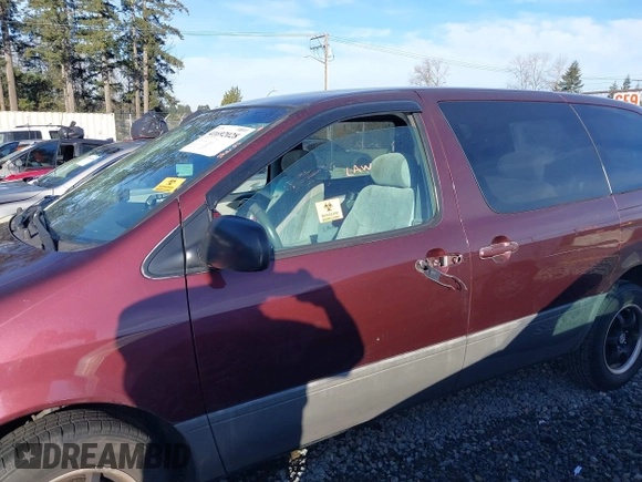 1999 Toyota Sienna CE with VIN 4T3ZF19C0XU151077, listed as a IAAI auction lot 41692028 with 1 mi miles. Bid and sale history available at carsss.com. Image 13.