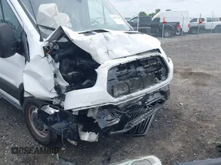 2018 Ford Transit z VIN 1FTYR2CM6JKA77870, wystawiony jako IAAI lot #42087185 z przebiegiem 142 452 mil mil oraz . Historia ofert i sprzedaży dostępna na DreamBid. Obrazek 6.
