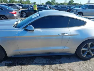 2015 Ford Mustang V6 z VIN 1FA6P8AM8F5369227, wystawiony jako IAAI lot #42607851 z przebiegiem 135 428 mil mil oraz . Historia ofert i sprzedaży dostępna na DreamBid. Obrazek 14.
