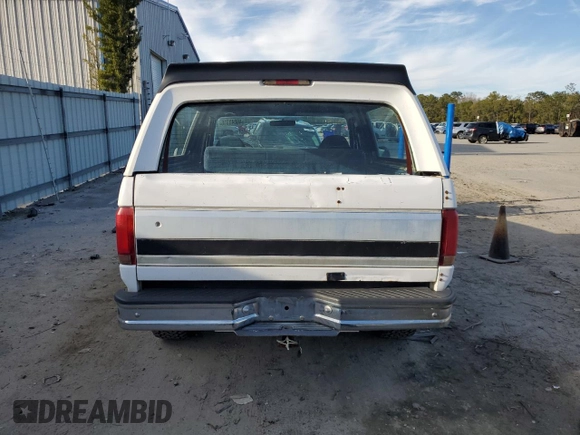 1994 Ford Bronco XL с VIN 1FMEU15N0RLA76670, выставлен на аукционе Copart как лот 46048315 с пробегом 269 968 миль миль и Списание • Salvage title. История ставок и продаж доступна на DreamBid. Изображение 6.