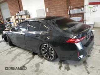 2024 BMW i5 eDrive40 z VIN WBY33FK07RCP43401, wystawiony jako Copart lot #79097314 z przebiegiem 19 914 mil mil oraz Szkoda całkowita • Salvage title. Historia ofert i sprzedaży dostępna na DreamBid. Obrazek 2.