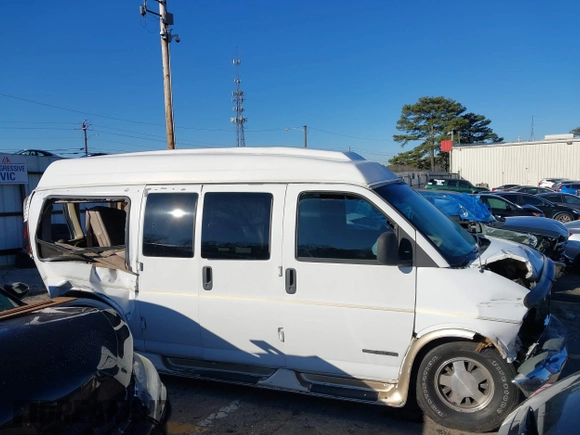 1998 GMC Savana Cargo Van YF7 with VIN 1GDFG15R5W1014364, listed as a IAAI auction lot 41578281 with 168,915 mi miles. Bid and sale history available at carsss.com. Image 13.