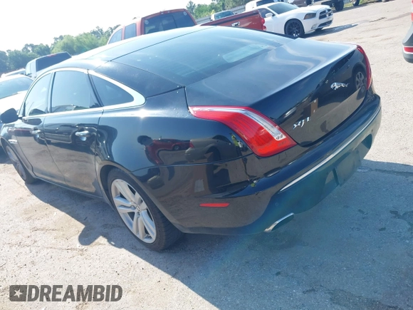 2012 Jaguar XJ XJL z VIN SAJWA2GB2CLV24457, wystawiony jako IAAI lot #42178795 z przebiegiem 133 050 mil mil oraz . Historia ofert i sprzedaży dostępna na DreamBid. Obrazek 3.