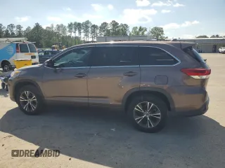 2017 Toyota Highlander LE with VIN 5TDZZRFH0HS191832, listed as a Copart auction lot 57968425 with 155,484 mi miles and Clean title. Bid and sale history available at DreamBid. Image 2.