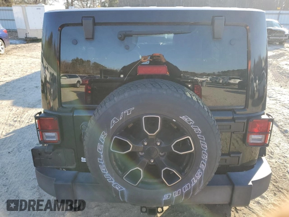 2018 Jeep Wrangler JK Unlimited Sahara with VIN 1C4BJWEG1JL890913, listed as a Copart auction lot 41367695 with 62,521 mi miles and Salvage Title. Bid and sale history available at carsss.com. Image 6.