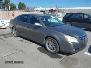 2007 Toyota Avalon XL with VIN 4T1BK36B77U197115, listed as a IAAI auction lot 41669729 with 289,786 mi miles. Bid and sale history available at carsss.com. Image 1.