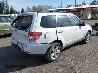 2010 Subaru Forester 2.5X Premium with VIN JF2SH6CC9AH720525, listed as a IAAI auction lot 41988070 with 119,683 mi miles. Bid and sale history available at carsss.com. Image 4.
