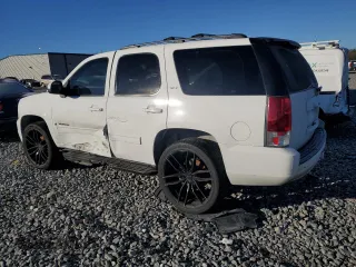 2009 GMC Yukon SLT w/4SB with VIN 1GKFK33049R249433, listed as a Copart auction lot 86924094 with 274,369 mi miles and Salvage Title. Bid and sale history available at carsss.com. Image 2.