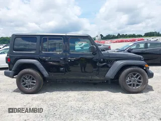 2024 Jeep Wrangler Sport S z VIN 1C4PJXDN6RW123452, wystawiony jako IAAI lot #42382840 z przebiegiem 17 234 mil mil oraz . Historia ofert i sprzedaży dostępna na DreamBid. Obrazek 13.
