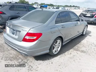 2013 Mercedes-Benz C 300 Sport с VIN WDDGF8AB2DR242498, выставлен на аукционе IAAI как лот 42588574 с пробегом 143 898 миль миль и . История ставок и продаж доступна на DreamBid. Изображение 4.