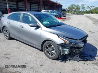 2022 Kia Forte LXS with VIN 3KPF24AD3NE426440, listed as a IAAI auction lot 41665588 with 88,509 mi miles. Bid and sale history available at carsss.com. Image 1.