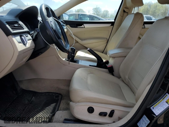 2012 Volkswagen Passat SE z VIN 1VWBP7A30CC071883, wystawiony jako Copart lot #53976725 z przebiegiem 206 180 mil mil oraz Szkoda całkowita • Salvage title. Historia ofert i sprzedaży dostępna na DreamBid. Obrazek 7.