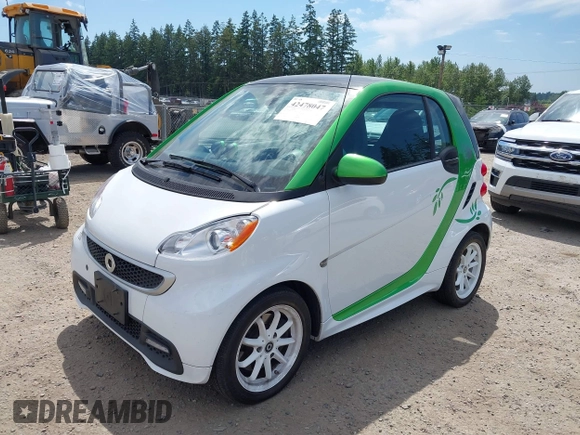2014 Smart fortwo Passion with VIN WMEEJ9AA5EK783957, listed as a IAAI auction lot 42478047 with Not provided miles and . Bid and sale history available at DreamBid. Image 2.