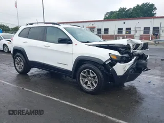 2022 Jeep Cherokee Trailhawk z VIN 1C4PJMBX1ND500729, wystawiony jako IAAI lot #42235098 z przebiegiem 60 354 mil mil oraz . Historia ofert i sprzedaży dostępna na DreamBid. Obrazek 1.