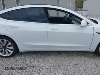 2019 Tesla Model 3 Mid Range z VIN 5YJ3E1EA5KF466517, wystawiony jako IAAI lot #40296116 z przebiegiem 66 509 mil mil oraz . Historia ofert i sprzedaży dostępna na DreamBid. Obrazek 14.