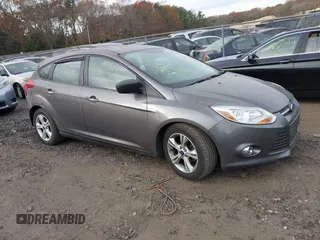 2012 Ford Focus SE z VIN 1FAHP3K21CL269924, wystawiony jako IAAI lot #40880554 z przebiegiem Nie podano mil oraz . Historia ofert i sprzedaży dostępna na DreamBid. Obrazek 1.