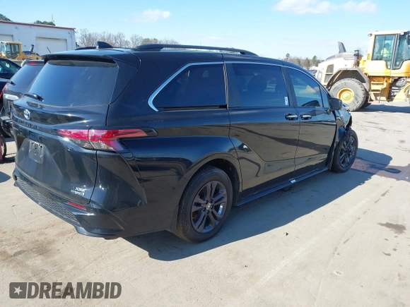 2024 Toyota Sienna XSE with VIN 5TDXSKFC1RS138680, listed as a IAAI auction lot 41640585 with 46,536 mi miles. Bid and sale history available at carsss.com. Image 4.
