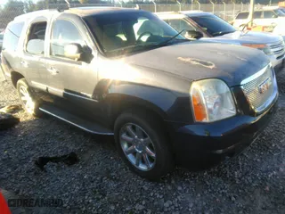 2008 GMC Yukon Denali with VIN 1GKEC63828J199001, listed as a IAAI auction lot 41091444 with 204,280 mi miles. Bid and sale history available at carsss.com. Image 1.