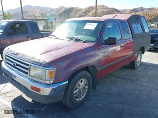 1996 Toyota T100 DX with VIN JT4TN12D4T0017781, listed as a IAAI auction lot 40430632 with 186,310 mi miles. Bid and sale history available at carsss.com. Image 17.