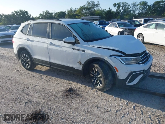 2022 Volkswagen Tiguan S z VIN 3VV1B7AX0NM126321, wystawiony jako IAAI lot #41939646 z przebiegiem 62 309 mil mil oraz . Historia ofert i sprzedaży dostępna na DreamBid. Obrazek 1.