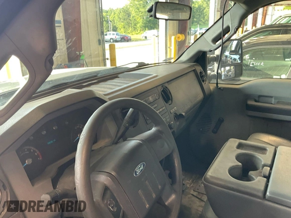 2011 Ford F-350 XL z VIN 1FTBF3A68BEC07804, wystawiony jako IAAI lot #42585854 z przebiegiem 199 734 mil mil oraz . Historia ofert i sprzedaży dostępna na DreamBid. Obrazek 31.