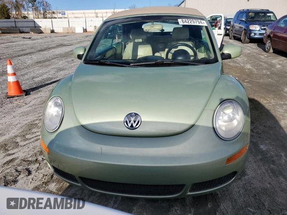 2008 Volkswagen Beetle SE with VIN 3VWRF31Y78M400350, listed as a Copart auction lot 84229794 with 198,777 mi miles and Salvage title. Bid and sale history available at DreamBid. Image 5.