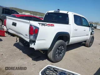 2023 Toyota Tacoma SR z VIN 3TYCZ5AN5PT151681, wystawiony jako IAAI lot #41936577 z przebiegiem 30 056 mil mil oraz . Historia ofert i sprzedaży dostępna na DreamBid. Obrazek 4.