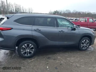2020 Toyota Highlander XLE with VIN 5TDGZRBH1LS032856, listed as a IAAI auction lot 41675955 with 19,210 mi miles. Bid and sale history available at carsss.com. Image 13.