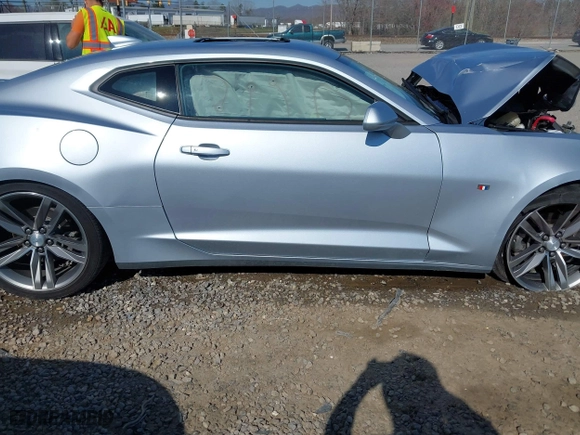 2018 Chevrolet Camaro 1LT with VIN 1G1FB1RS8J0139107, listed as a IAAI auction lot 41883135 with 1 mi miles. Bid and sale history available at carsss.com. Image 12.