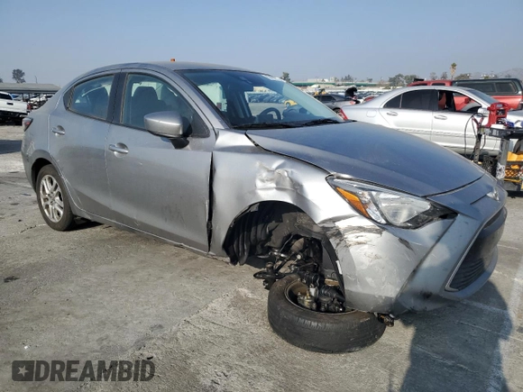 2016 Scion iA z VIN 3MYDLBZV7GY138266, wystawiony jako Copart lot #83457914 z przebiegiem 98 082 mil mil oraz Szkoda całkowita • Salvage title. Historia ofert i sprzedaży dostępna na DreamBid. Obrazek 4.