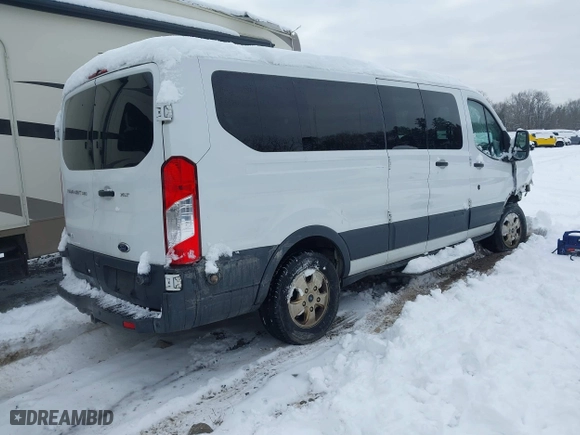 2018 Ford Transit Wagon XL with VIN 1FBZX2ZG2JKB04207, listed as a IAAI auction lot 41440996 with 126,256 mi miles. Bid and sale history available at carsss.com. Image 4.