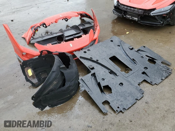 2020 Ferrari F8 z VIN ZFF92LLAXL0252707, wystawiony jako Copart lot #43547204 z przebiegiem 4092 mil mil oraz . Historia ofert i sprzedaży dostępna na DreamBid. Obrazek 12.