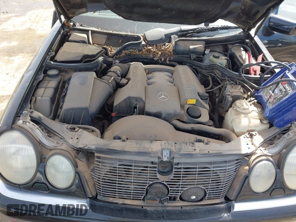 1998 Mercedes-Benz E-Class with VIN WDBJF65F1WA631361, listed as a IAAI auction lot 41870881 with 101,292 mi miles. Bid and sale history available at carsss.com. Image 10.