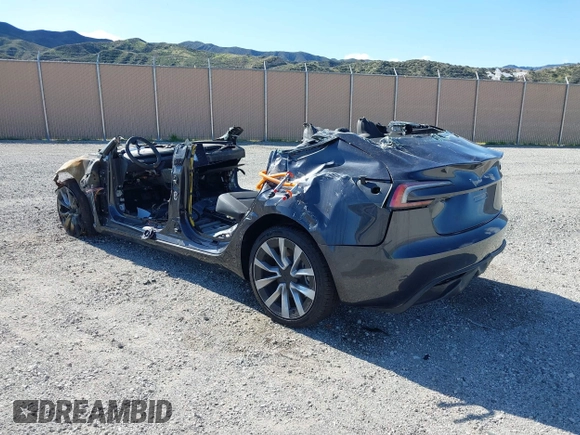 2024 Tesla Model 3 with VIN 5YJ3E1EA0RF772552, listed as a IAAI auction lot 41624656 with 1 mi miles. Bid and sale history available at carsss.com. Image 3.