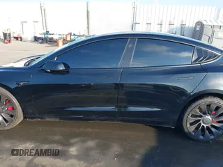 2022 Tesla Model 3 Performance z VIN 5YJ3E1EC7NF137744, wystawiony jako IAAI lot #41427701 z przebiegiem Nie podano mil oraz . Historia ofert i sprzedaży dostępna na DreamBid. Obrazek 13.