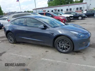 2022 Tesla Model 3 Long Range z VIN 5YJ3E1EB4NF175634, wystawiony jako IAAI lot #42021674 z przebiegiem 39 475 mil mil oraz . Historia ofert i sprzedaży dostępna na DreamBid. Obrazek 13.