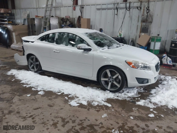 2011 Volvo C70 with VIN YV1672MC3BJ116273, listed as a IAAI auction lot 41581238 with 128,035 mi miles. Bid and sale history available at carsss.com. Image 1.