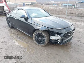 2024 Mercedes-Benz CLE z VIN W1KMJ6BB2RF035221, wystawiony jako IAAI lot #41575317 z przebiegiem 2 467 mil mil oraz . Historia ofert i sprzedaży dostępna na DreamBid. Obrazek 1.