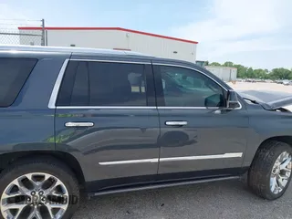2019 Cadillac Escalade Premium Luxury z VIN 1GYS4CKJ8KR132419, wystawiony jako IAAI lot #42277234 z przebiegiem 113 439 mil mil oraz . Historia ofert i sprzedaży dostępna na DreamBid. Obrazek 13.
