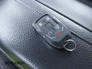 2020 GMC Sierra 1500 Denali z VIN 3GTU9FED1LG164752, wystawiony jako IAAI lot #41530535 z przebiegiem 119 037 mil mil oraz . Historia ofert i sprzedaży dostępna na DreamBid. Obrazek 11.