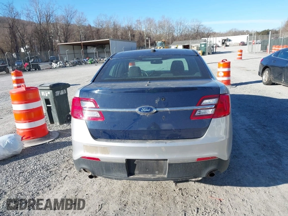 2015 Ford Police Interceptor z VIN 1FAHP2MK8FG162227, wystawiony jako IAAI lot #41457221 z przebiegiem 154 765 mil mil oraz . Historia ofert i sprzedaży dostępna na DreamBid. Obrazek 16.