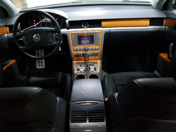 2004 Volkswagen Phaeton V8 z VIN WVWAF63D048011110, wystawiony jako Copart lot #66467834 z przebiegiem 138 229 mil mil oraz Tytuł czysty. Historia ofert i sprzedaży dostępna na DreamBid. Obrazek 8.