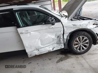 2020 Volkswagen Tiguan S z VIN 3VV1B7AX1LM110352, wystawiony jako IAAI lot #42224581 z przebiegiem 60 597 mil mil oraz . Historia ofert i sprzedaży dostępna na DreamBid. Obrazek 6.